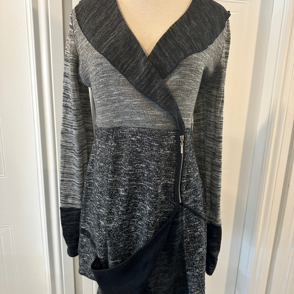 LAST CHANCE!💥2 for $15💥 Annabella Black and Gray Knit Sweater